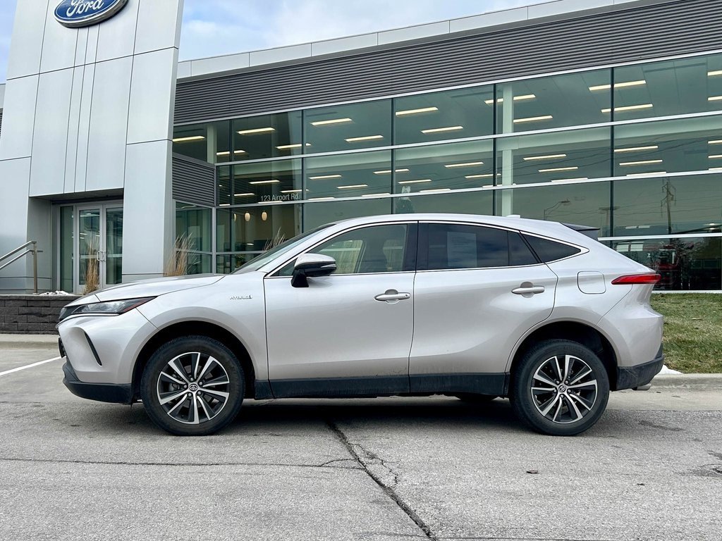 Used 2021 Toyota Venza LE image 2