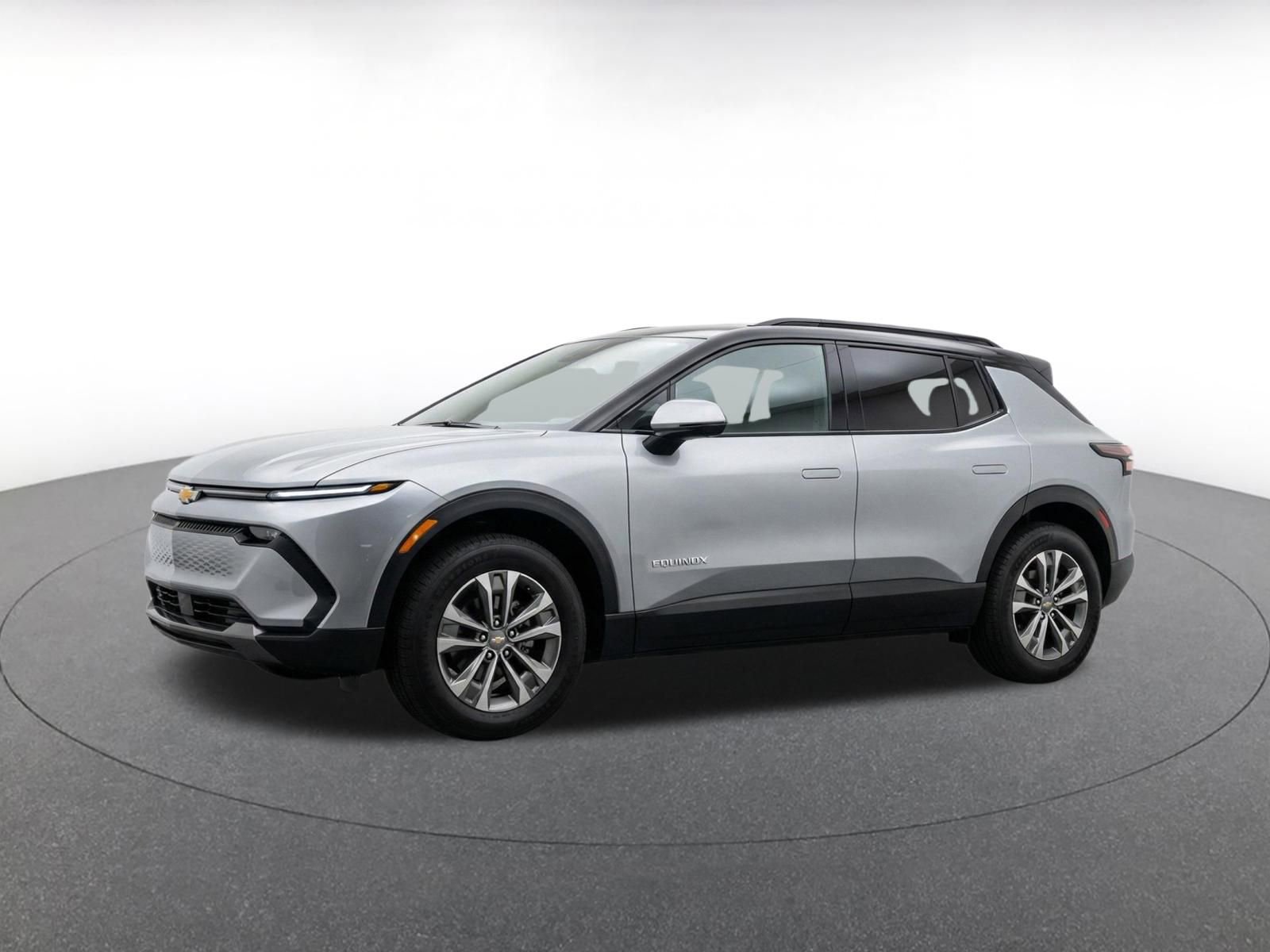 Used 2025 Chevrolet Equinox LT FWD image 3