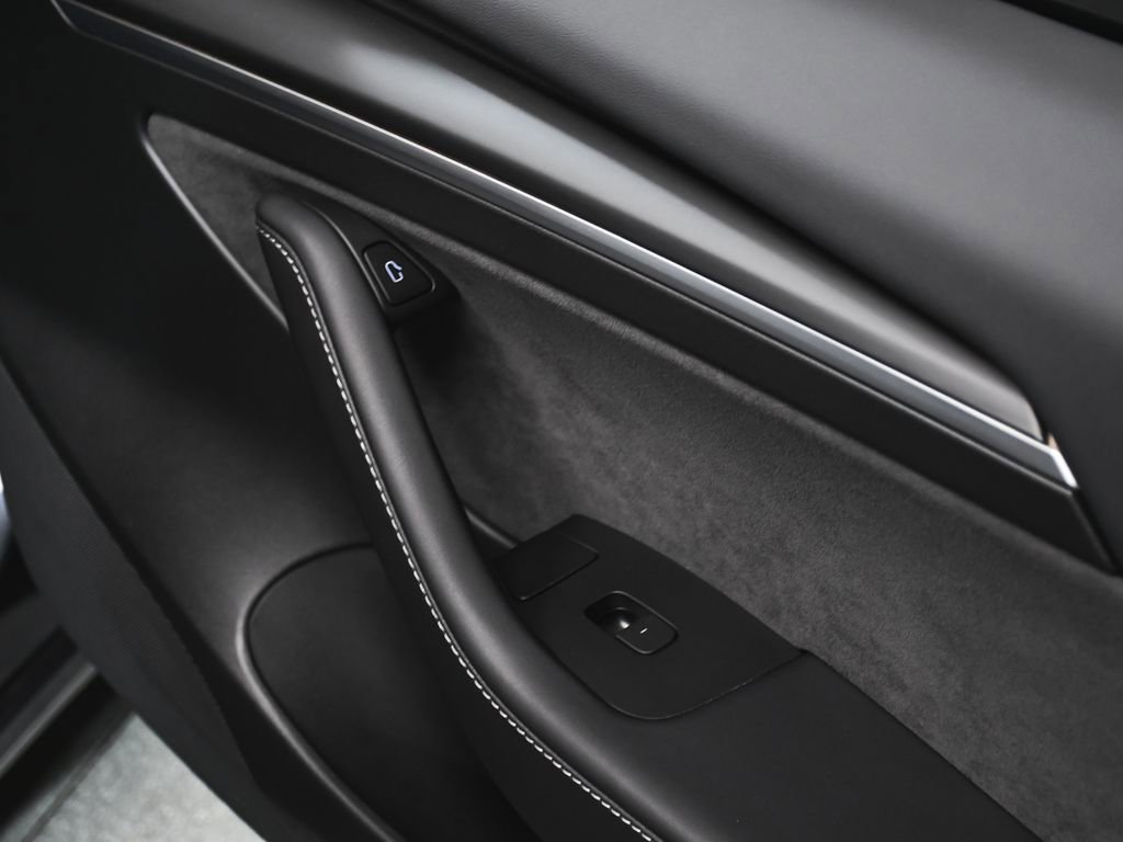 Used 2023 Tesla Model 3 Standard Range image 19