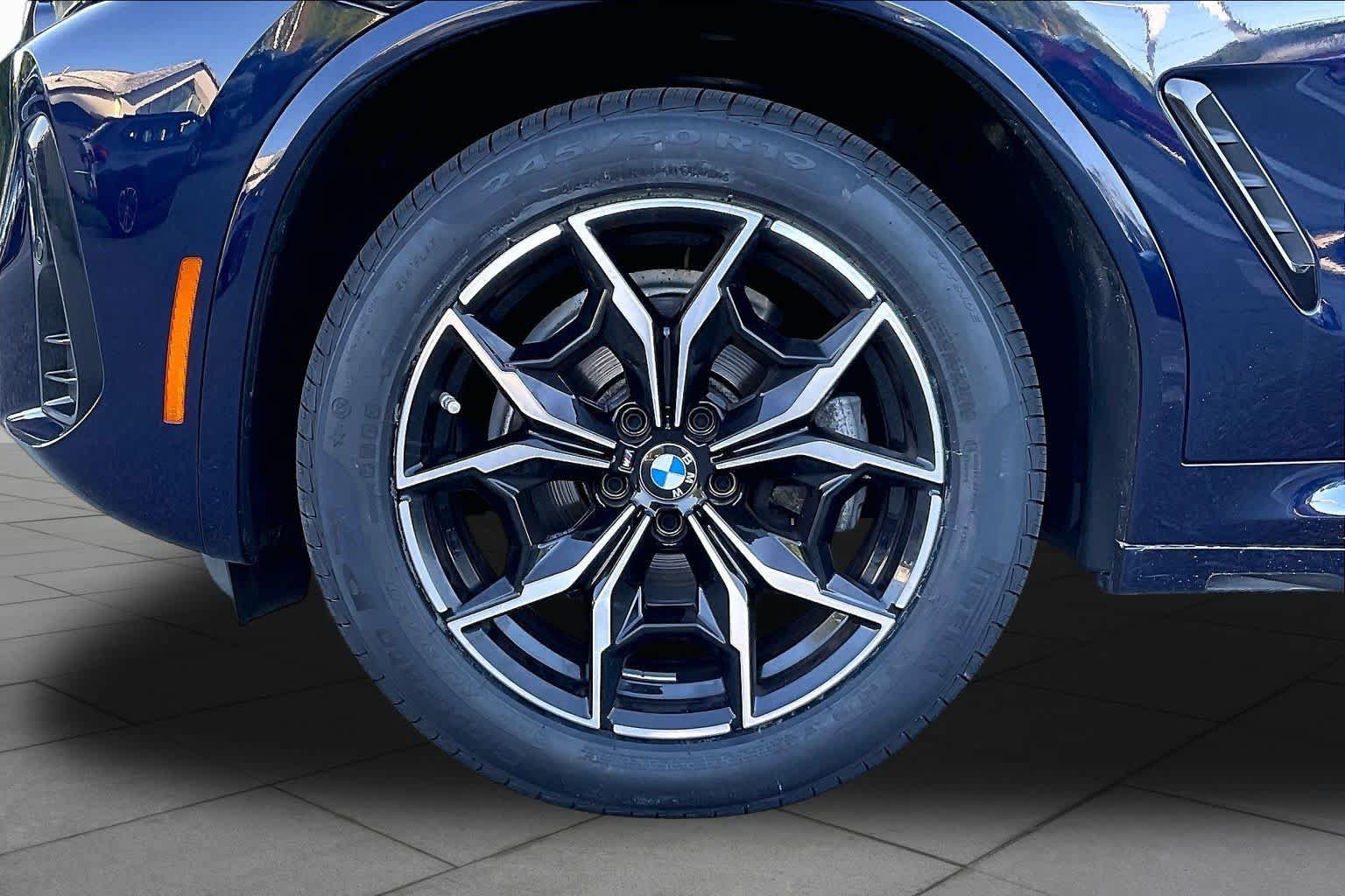 Used 2024 BMW X4 xDrive30i w/ Premium Package AWD/4WD image 10