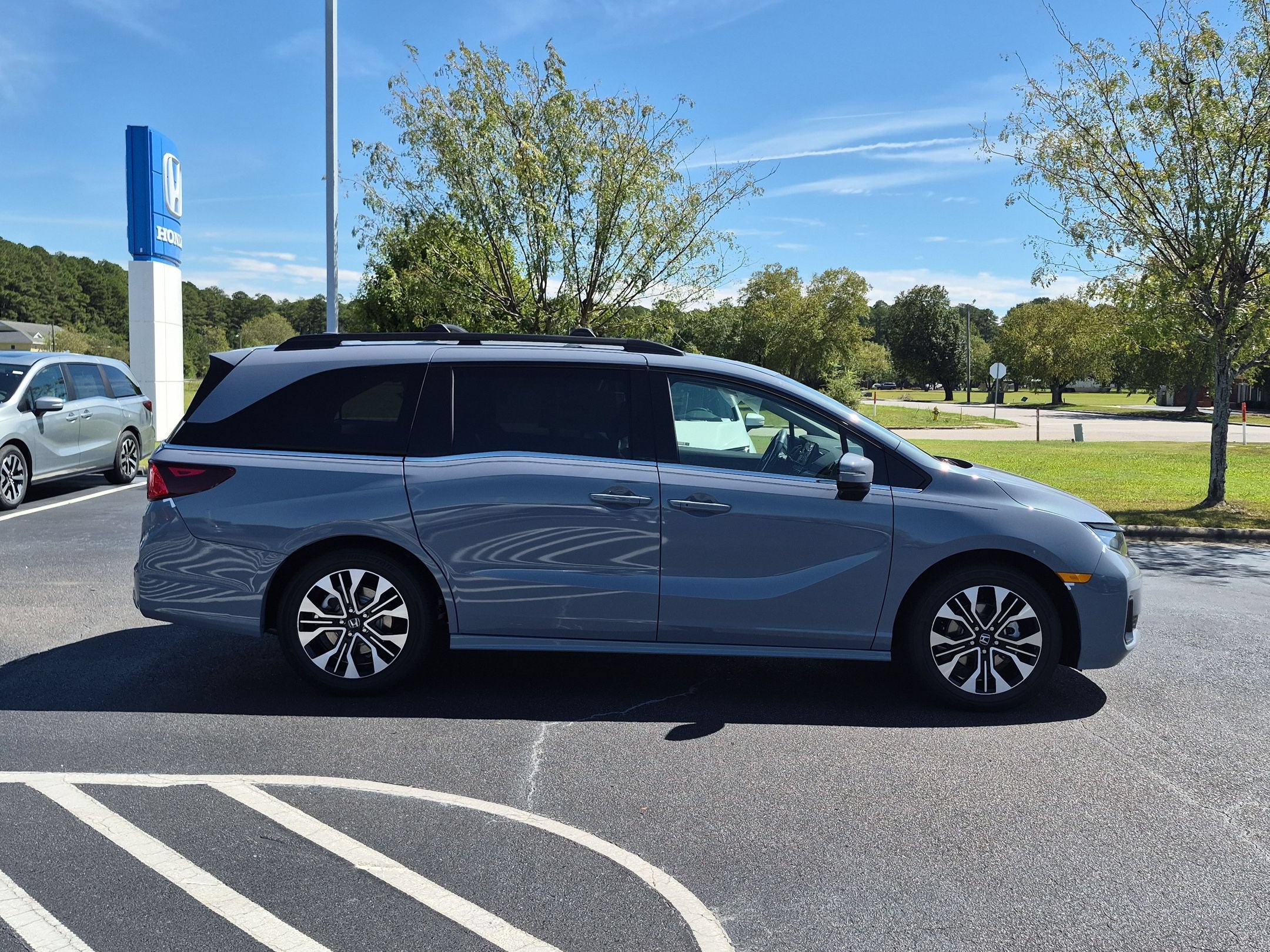 New 2027 Honda Odyssey Elite image 2
