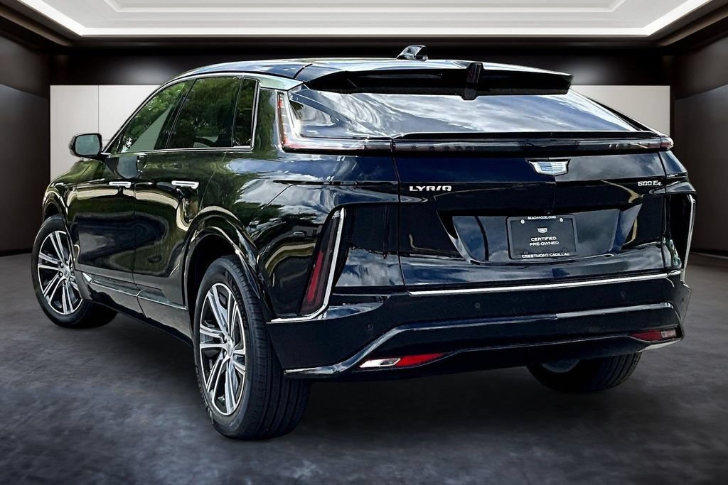 Certified 2024 Cadillac Lyriq Luxury AWD/4WD image 4