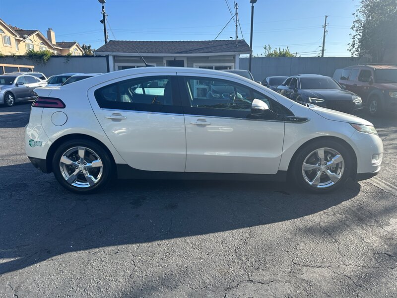 Used 2012 Chevrolet Volt Premium w/ Premium Trim Package FWD image 3
