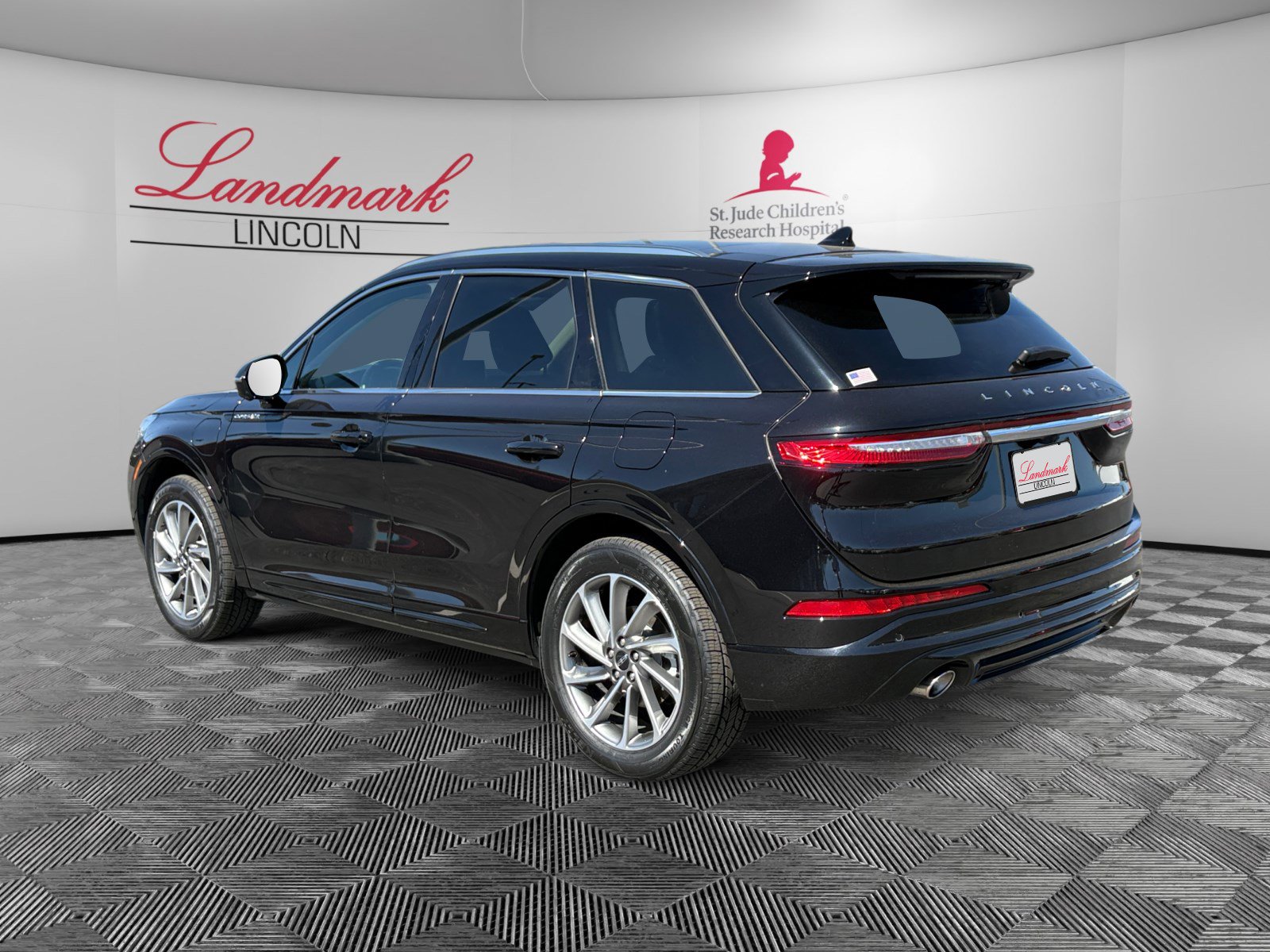 Certified 2024 Lincoln Corsair Grand Touring w/ Equipment Group 301A AWD/4WD image 3