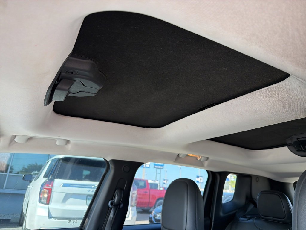 Used 2016 Jeep Renegade Limited image 10