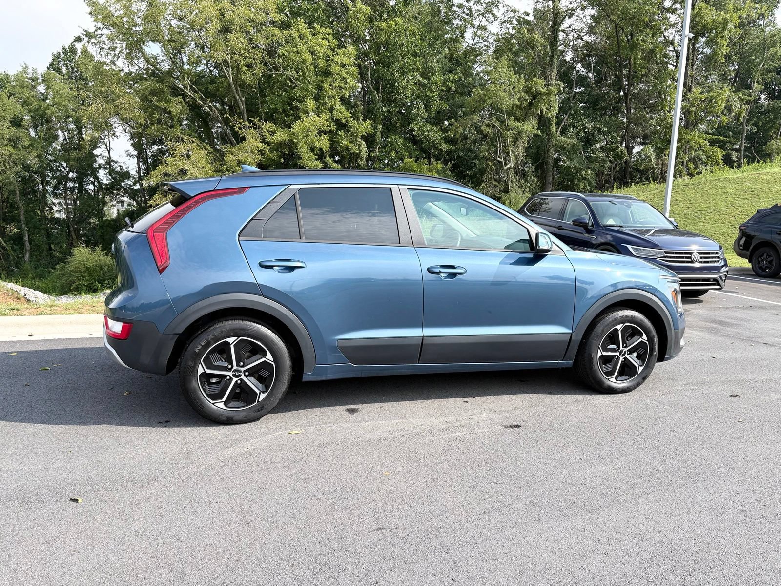 Used 2025 Kia Niro EX FWD image 8