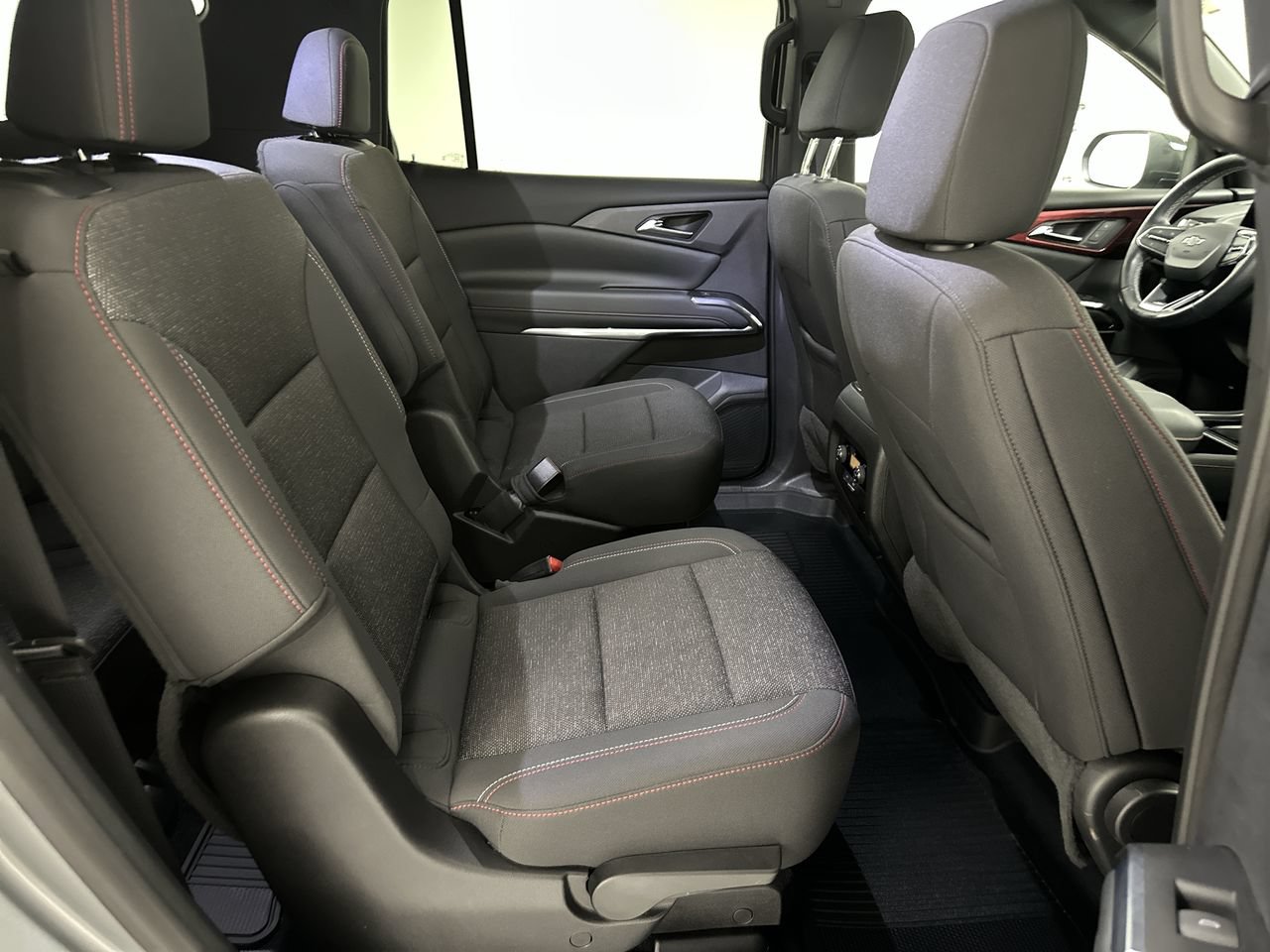 Used 2024 Chevrolet Traverse Z71 AWD/4WD image 21