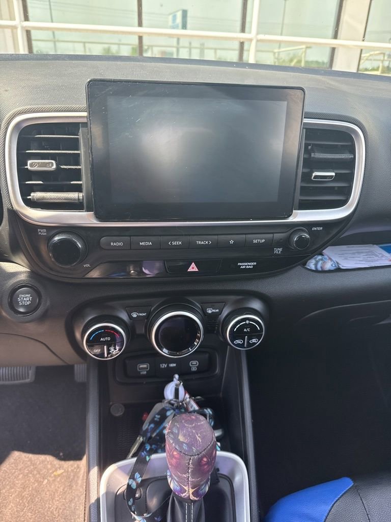 Used 2024 Hyundai Venue SEL image 19