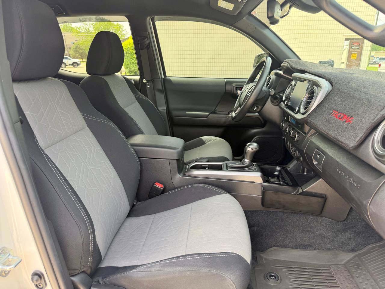 Used 2021 Toyota Tacoma TRD Off-Road w/ Technology Package AWD/4WD image 22