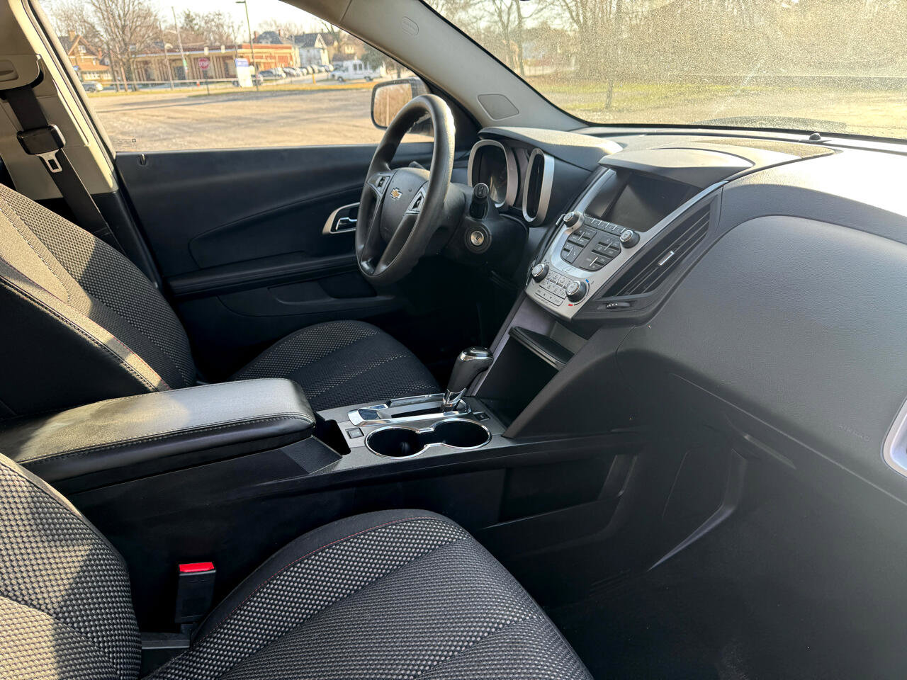 Used 2017 Chevrolet Equinox LS image 28