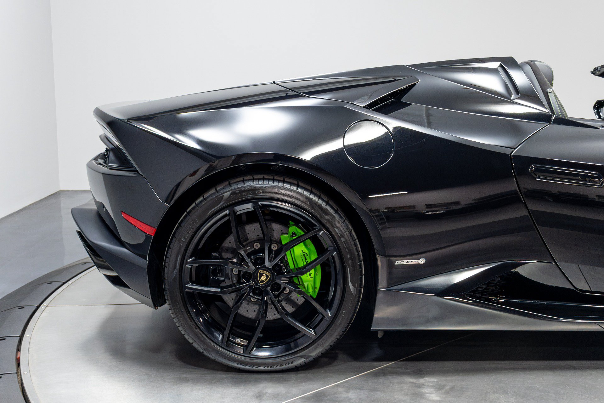 Used 2017 Lamborghini Huracan LP 610-4 AWD/4WD image 19