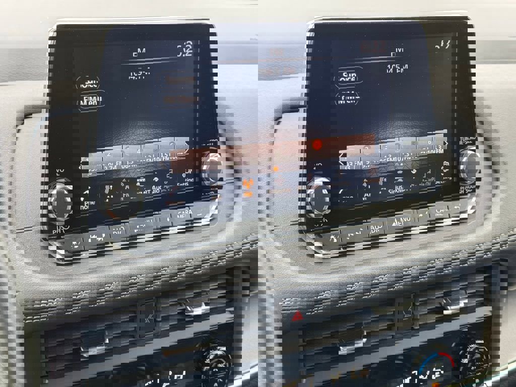 Used 2024 Nissan Rogue SV image 31