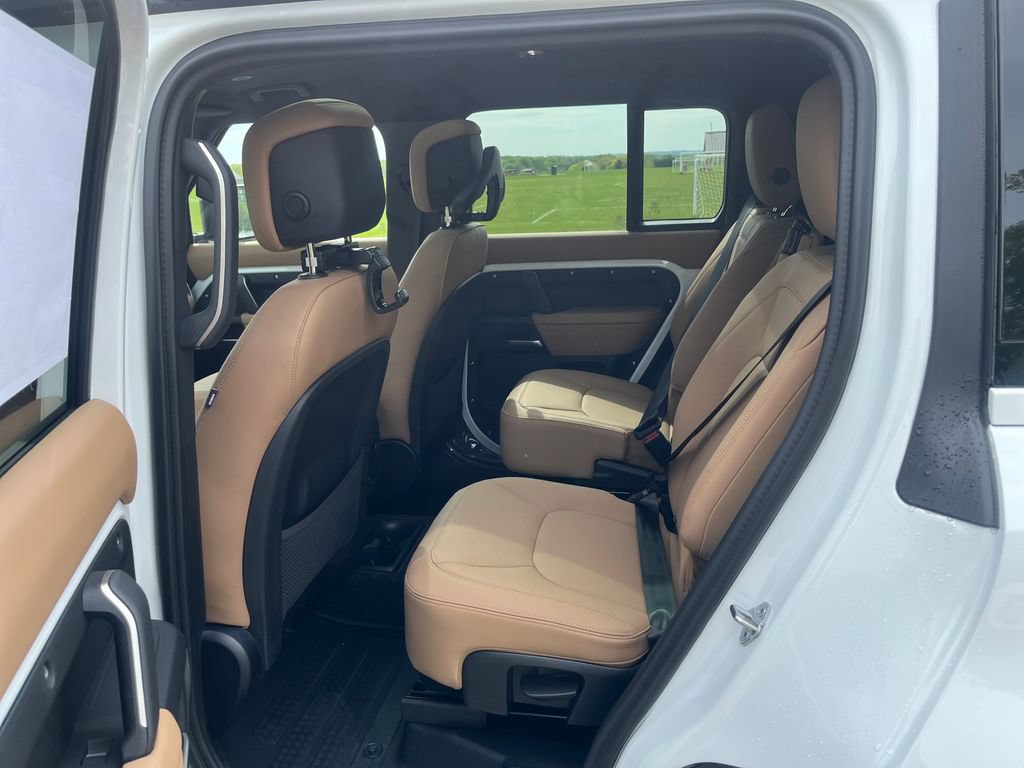 New 2026 Land Rover Defender 130 X-Dynamic SE AWD/4WD image 17