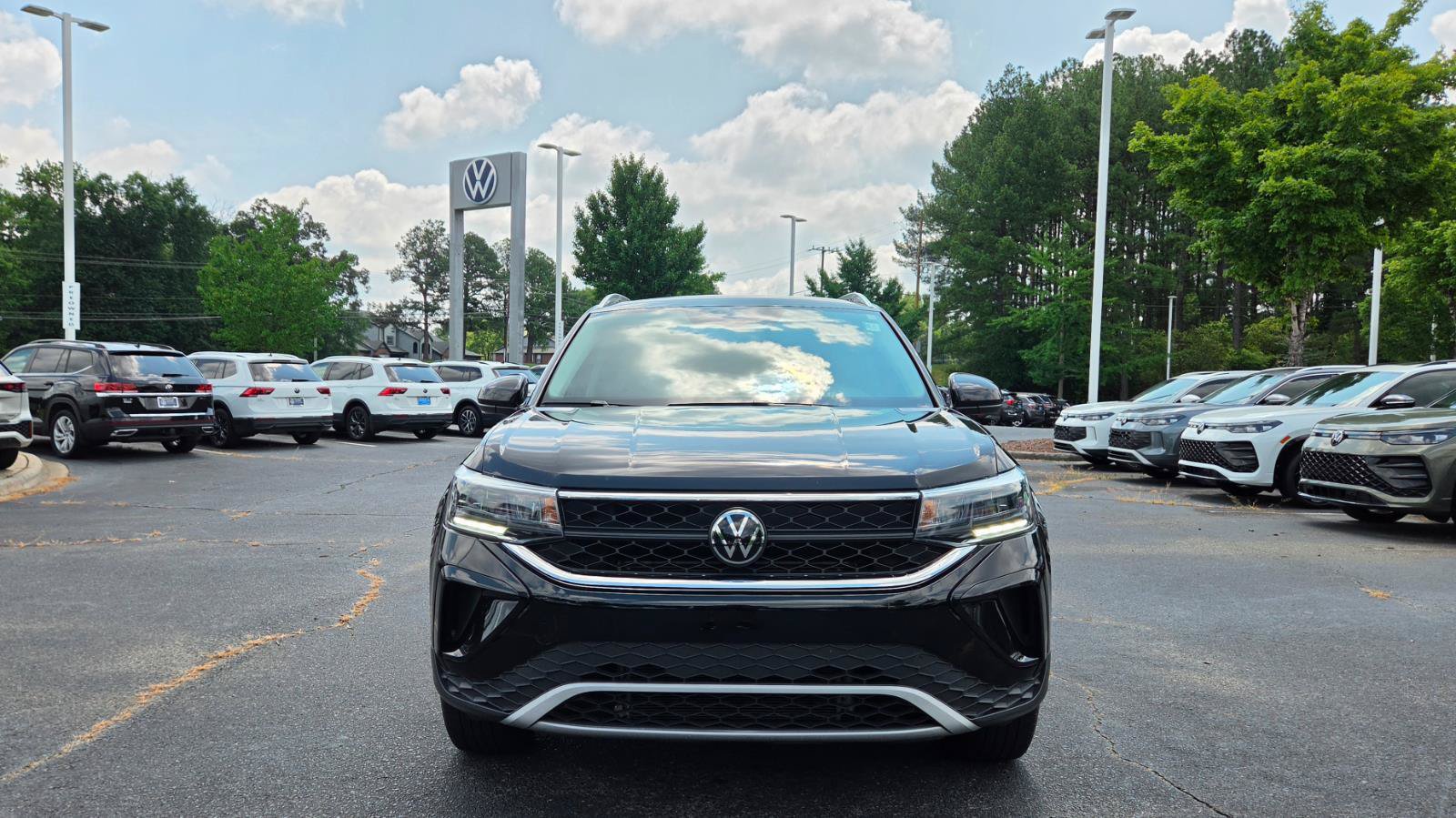 Certified 2024 Volkswagen Taos SE AWD/4WD image 9