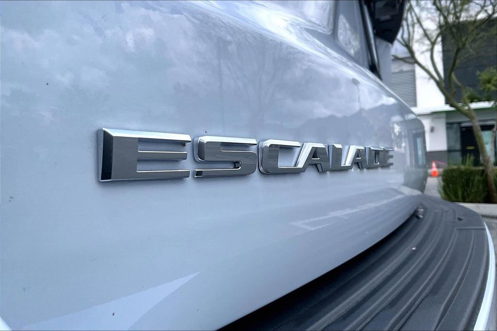 New 2026 Cadillac Escalade Platinum Luxury w/ LPO, Radiant Package AWD/4WD image 30