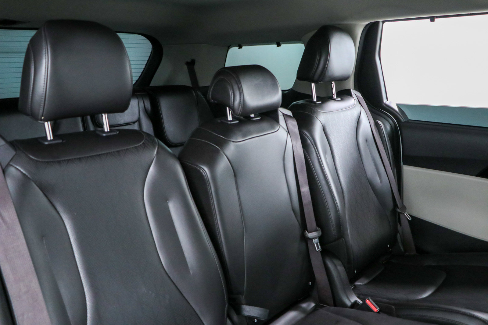 Used 2022 Kia Carnival EX FWD image 28