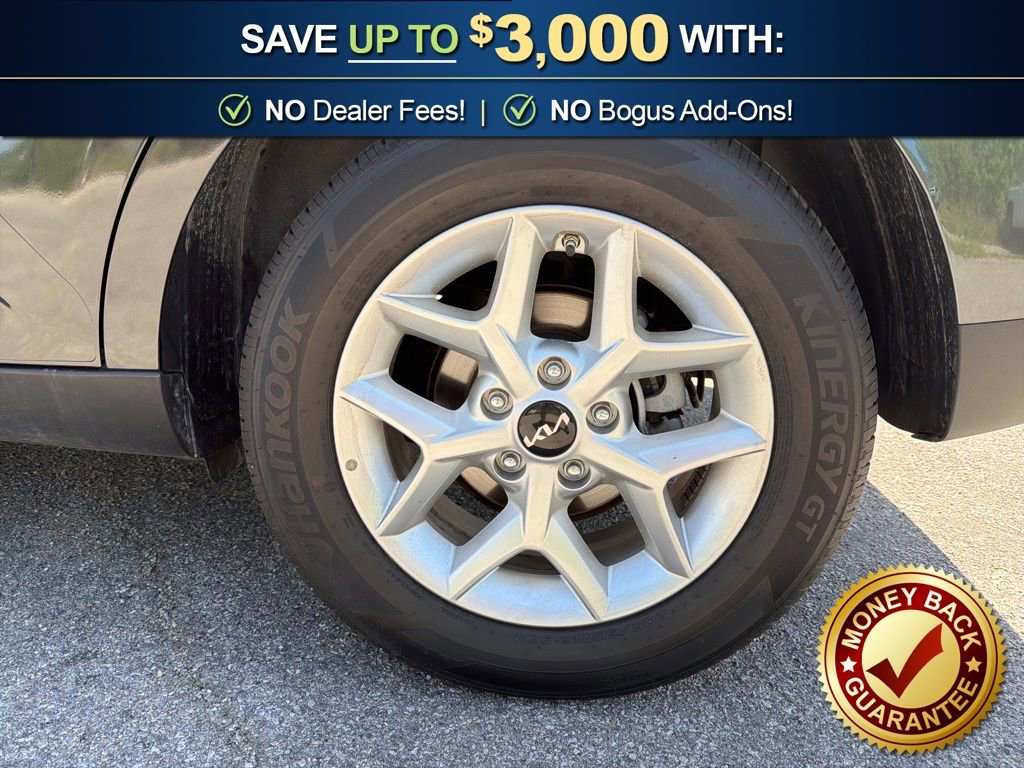 Used 2025 Kia Soul LX w/ LX Technology Package FWD image 10