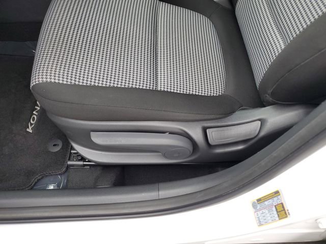 Used 2023 Hyundai Kona SE w/ Cargo Package AWD/4WD image 18