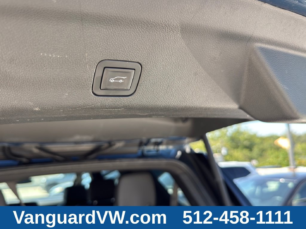 Used 2025 Chevrolet Tahoe Premier RWD image 10