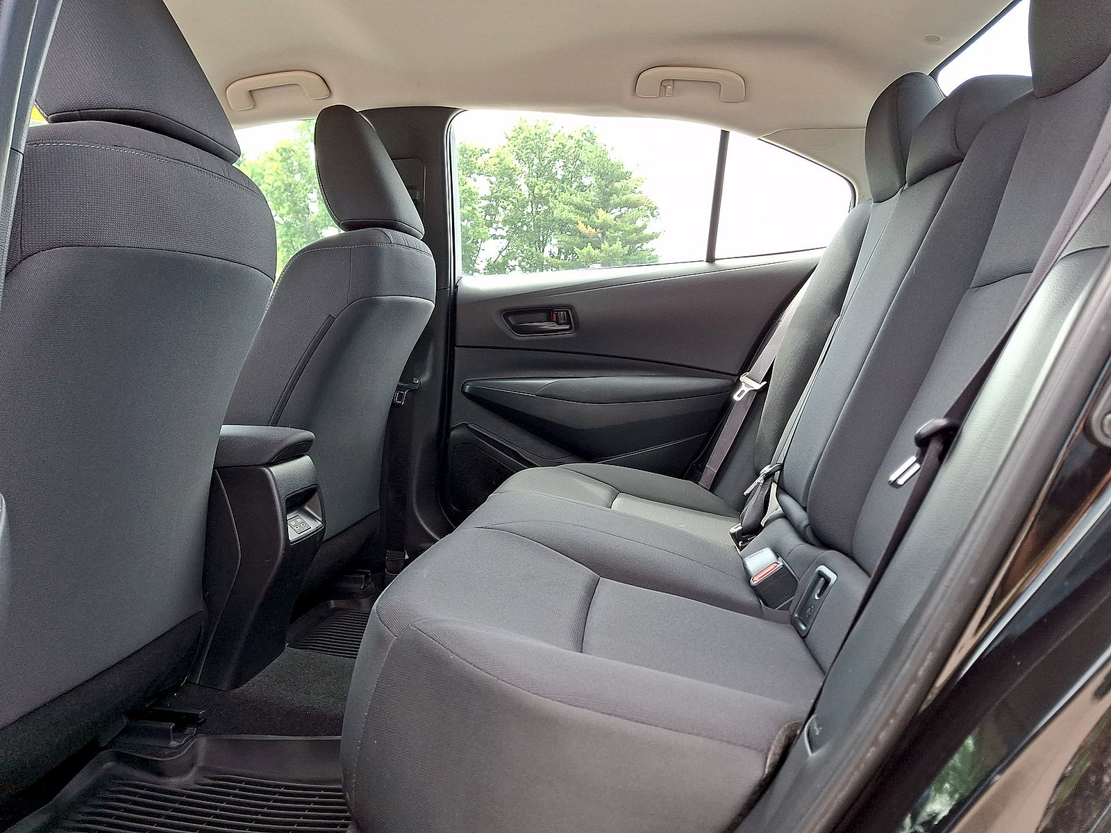 Used 2024 Toyota Corolla LE FWD image 19