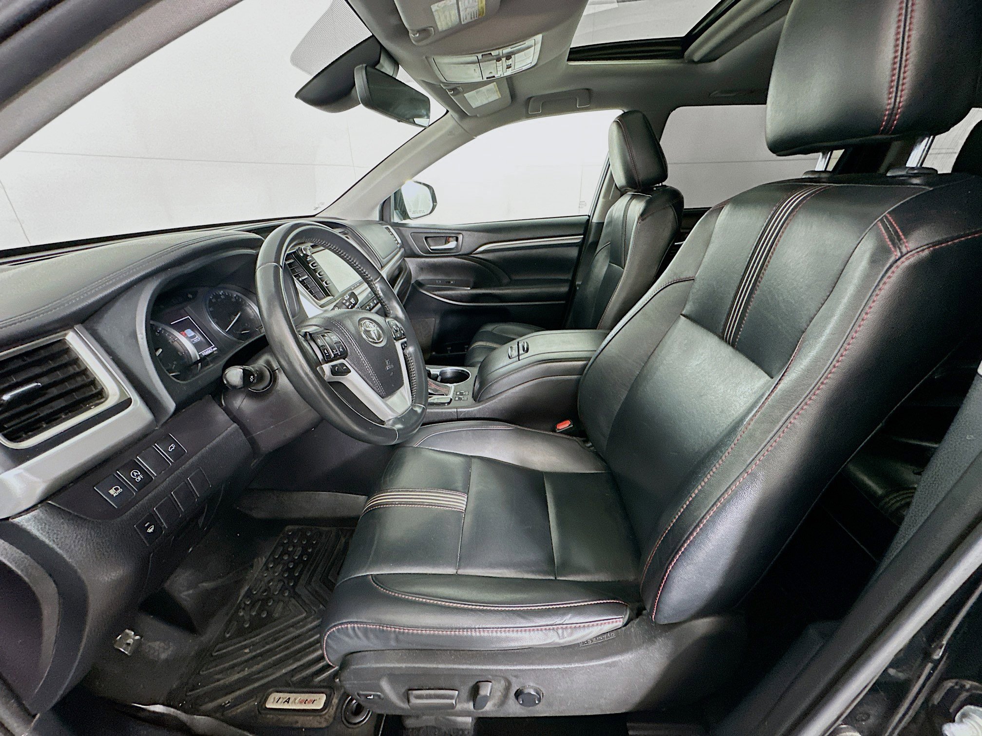 Used 2019 Toyota Highlander SE image 13