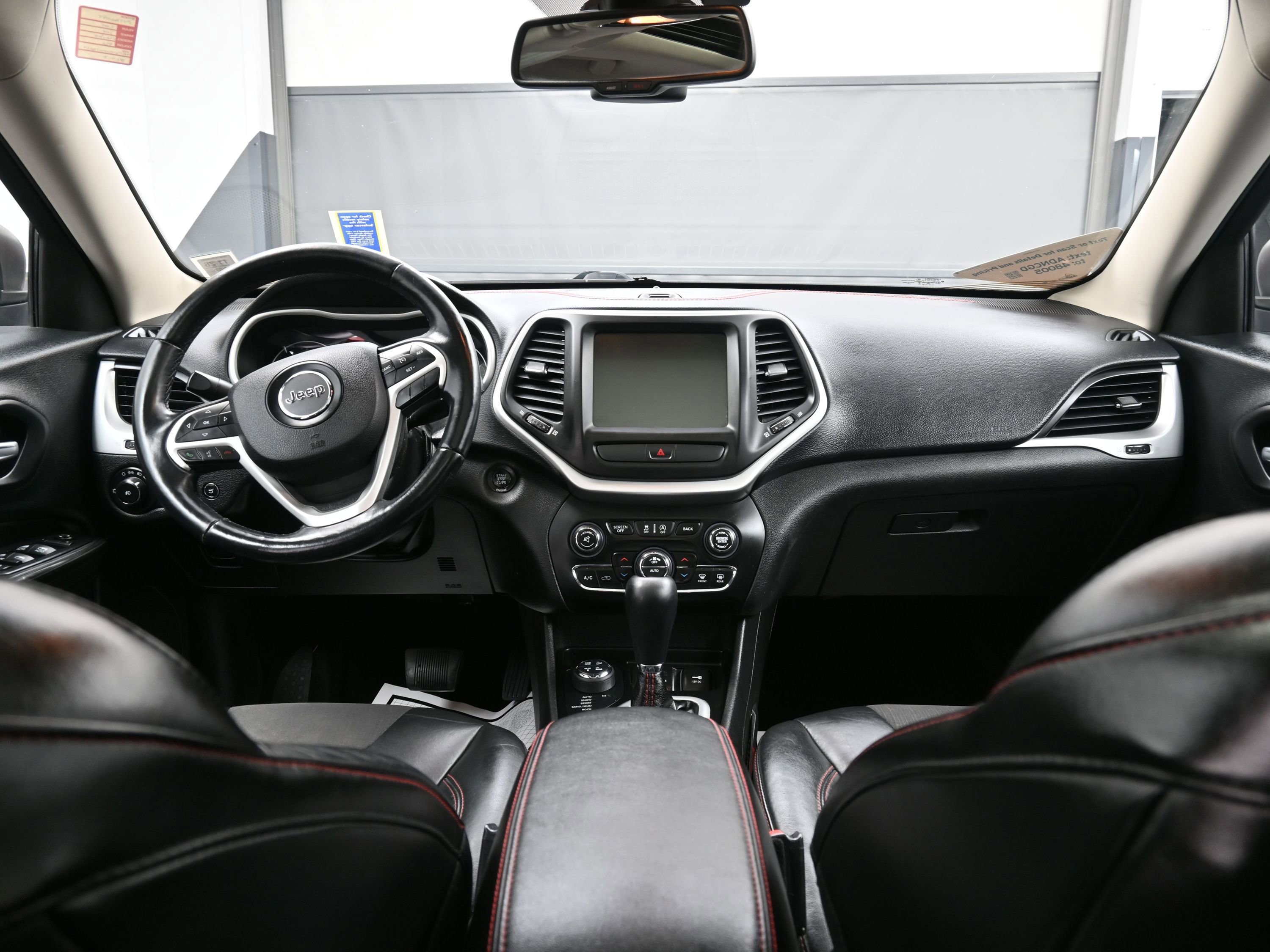 Used 2015 Jeep Cherokee Trailhawk w/ Comfort/Convenience Group image 19