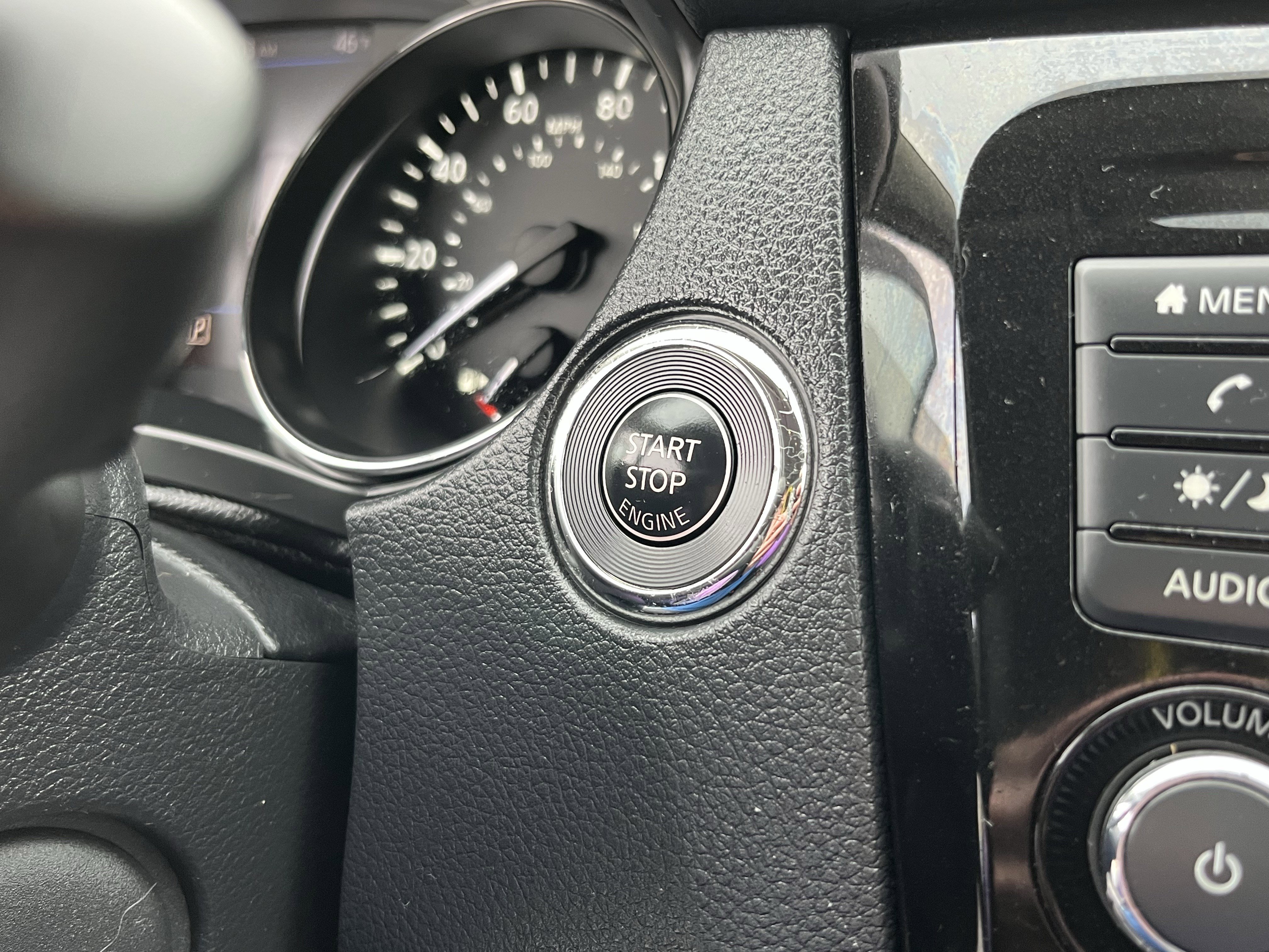 Used 2018 Nissan Rogue SV image 24