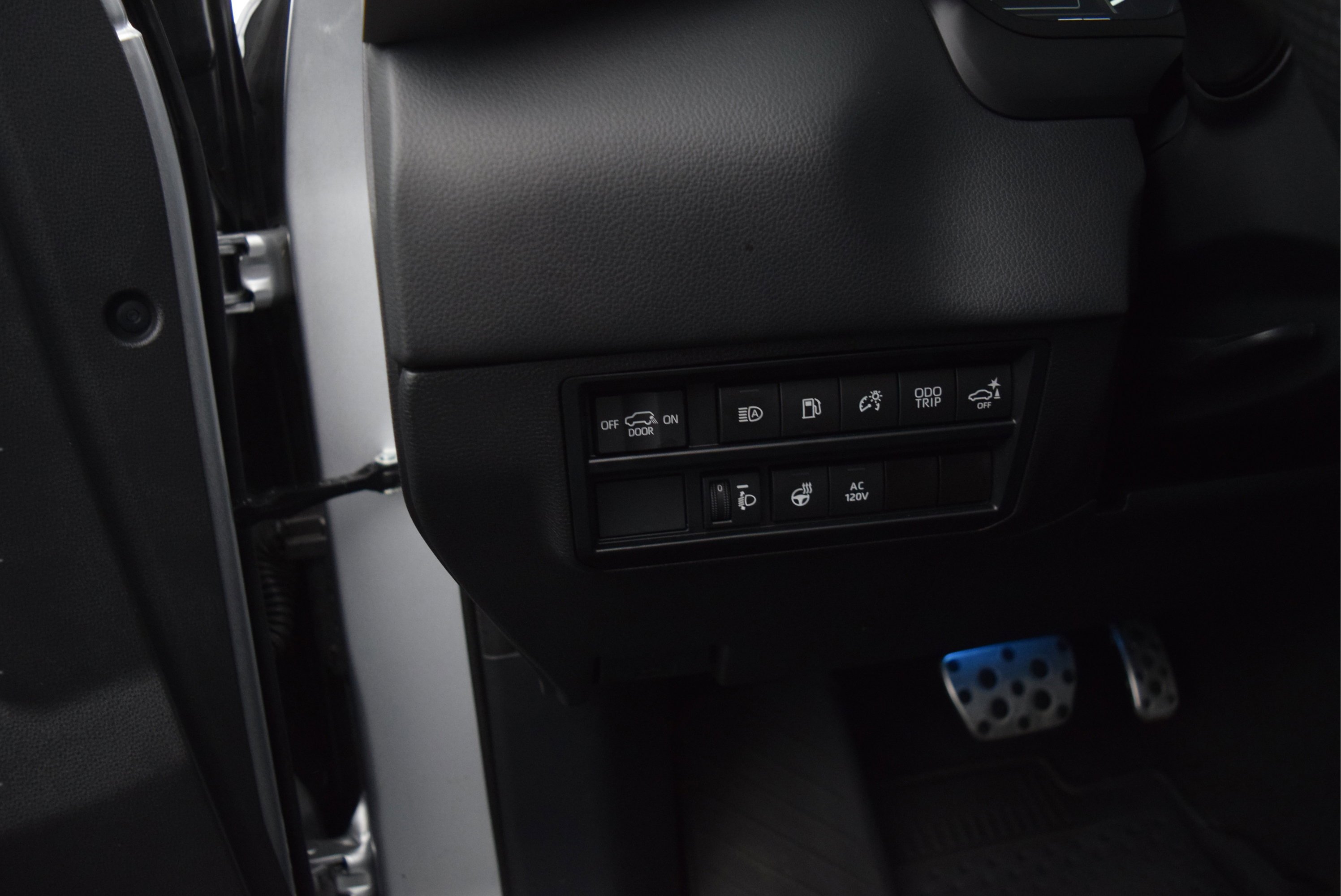 Used 2024 Toyota Sequoia SR5 w/ SR5 Premium Package AWD/4WD image 12