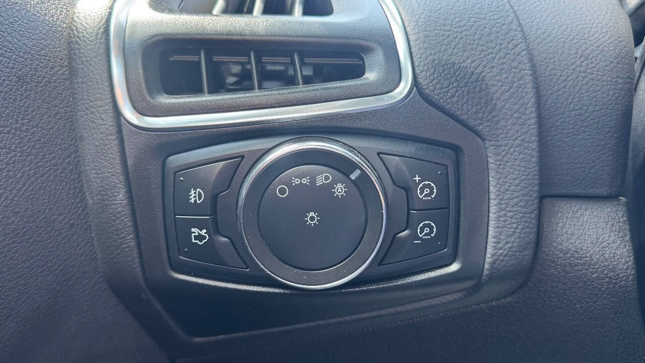 Used 2013 Ford Focus Titanium w/ Titanium Handling Pkg FWD image 19