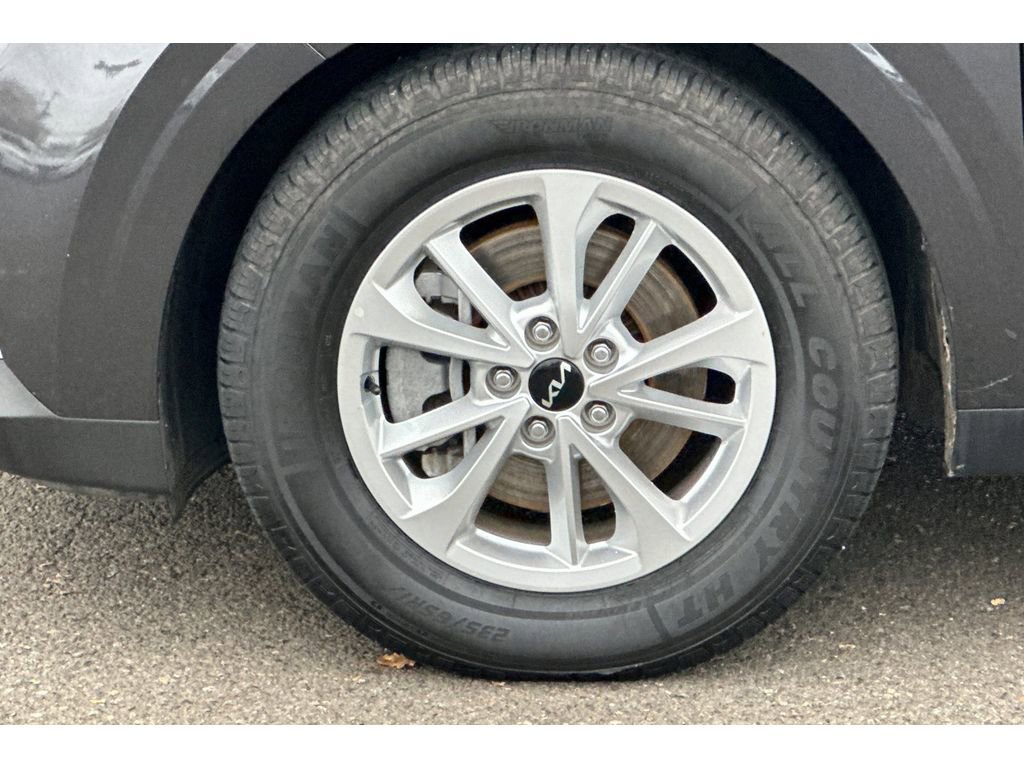 Used 2024 Kia Carnival LX image 27