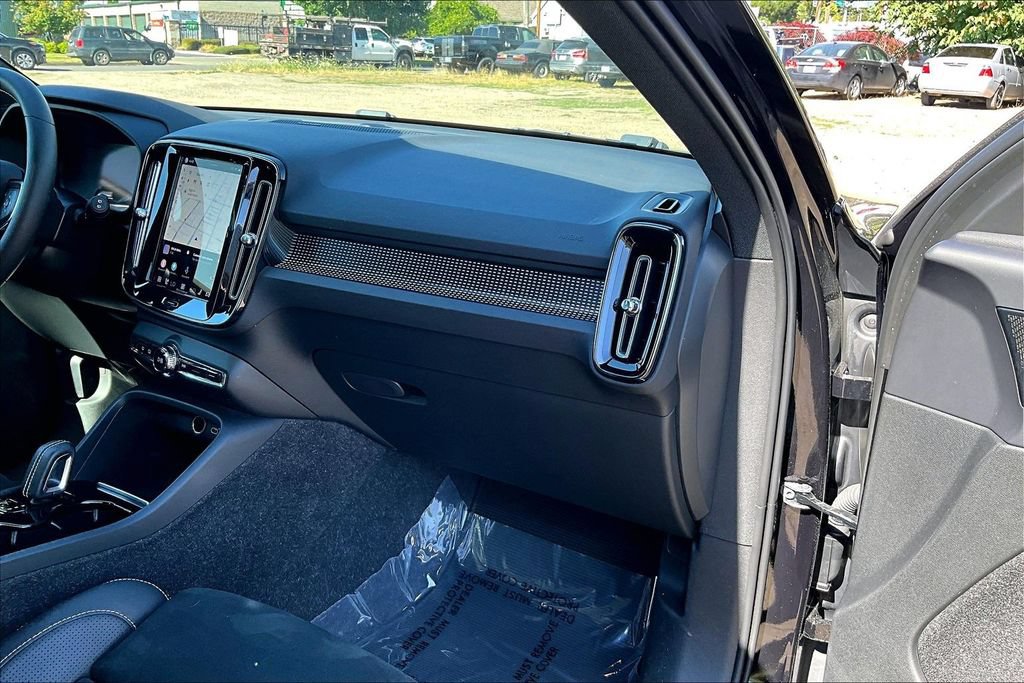 Used 2021 Volvo XC40 P8 Recharge w/ Advanced Package AWD/4WD image 19