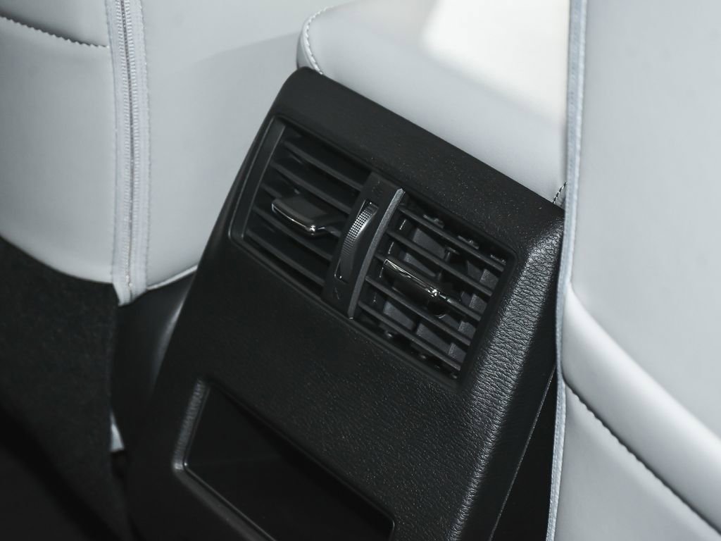 Used 2025 Mitsubishi Outlander SE image 47