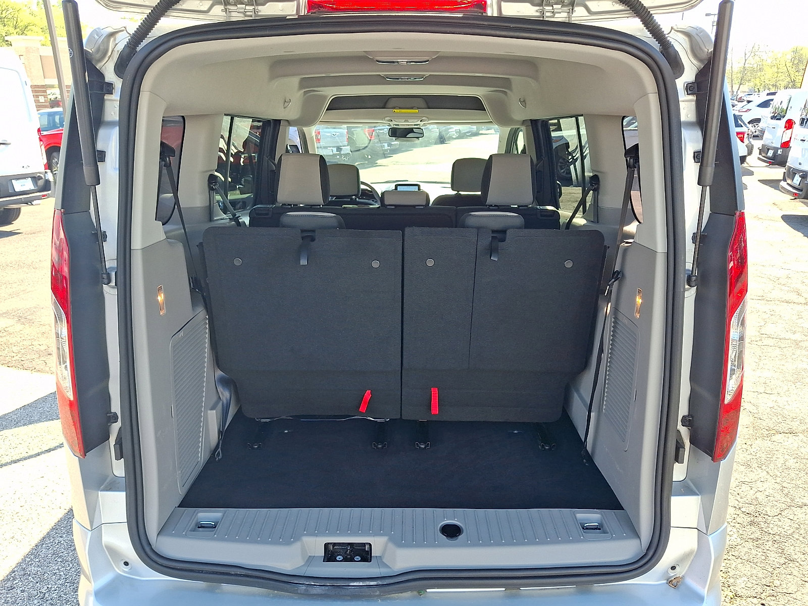 Used 2022 Ford Transit Connect XLT image 33