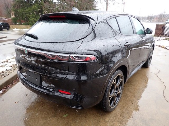 New 2025 Alfa Romeo Tonale Intensa image 7