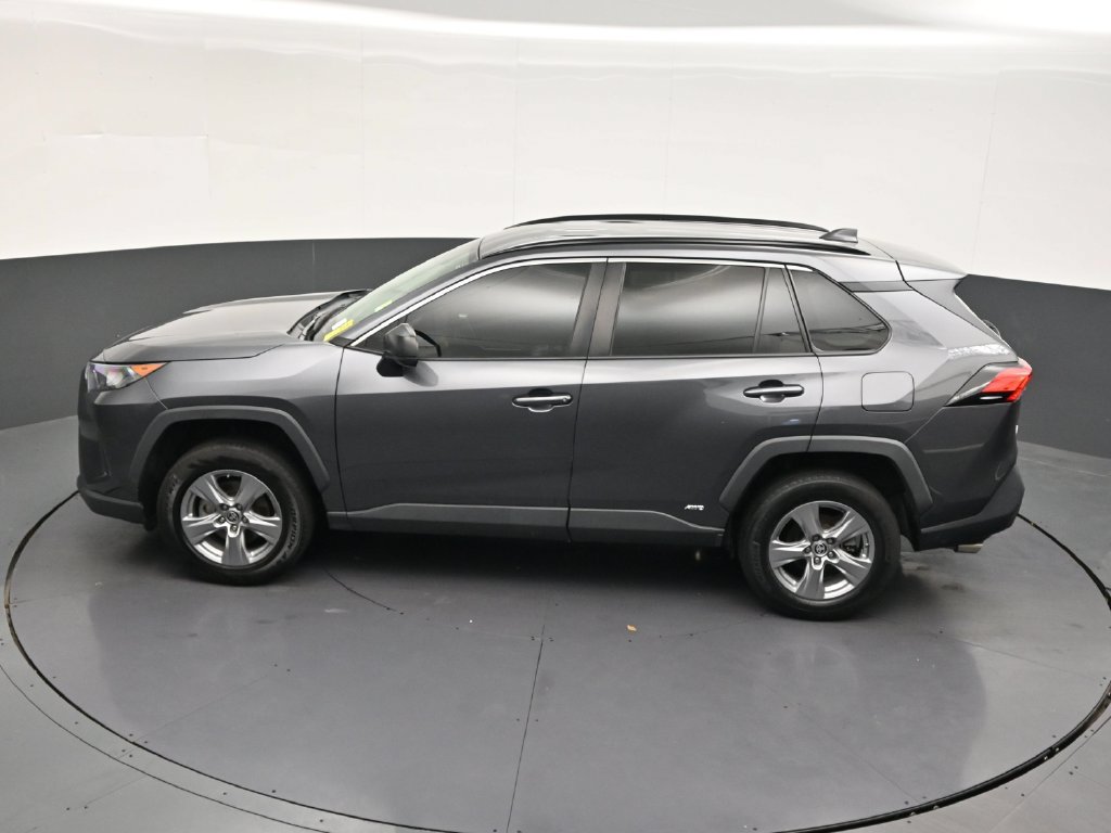 Used 2022 Toyota RAV4 LE AWD/4WD image 16