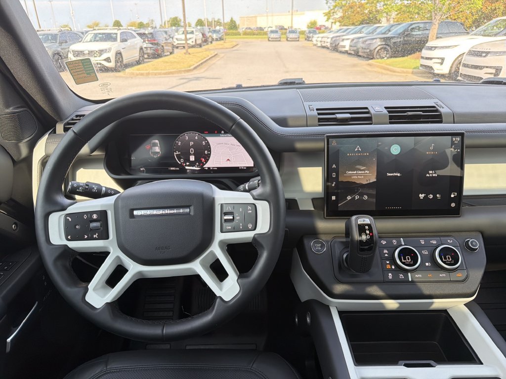 Used 2025 Land Rover Defender 110 X-Dynamic SE AWD/4WD image 4