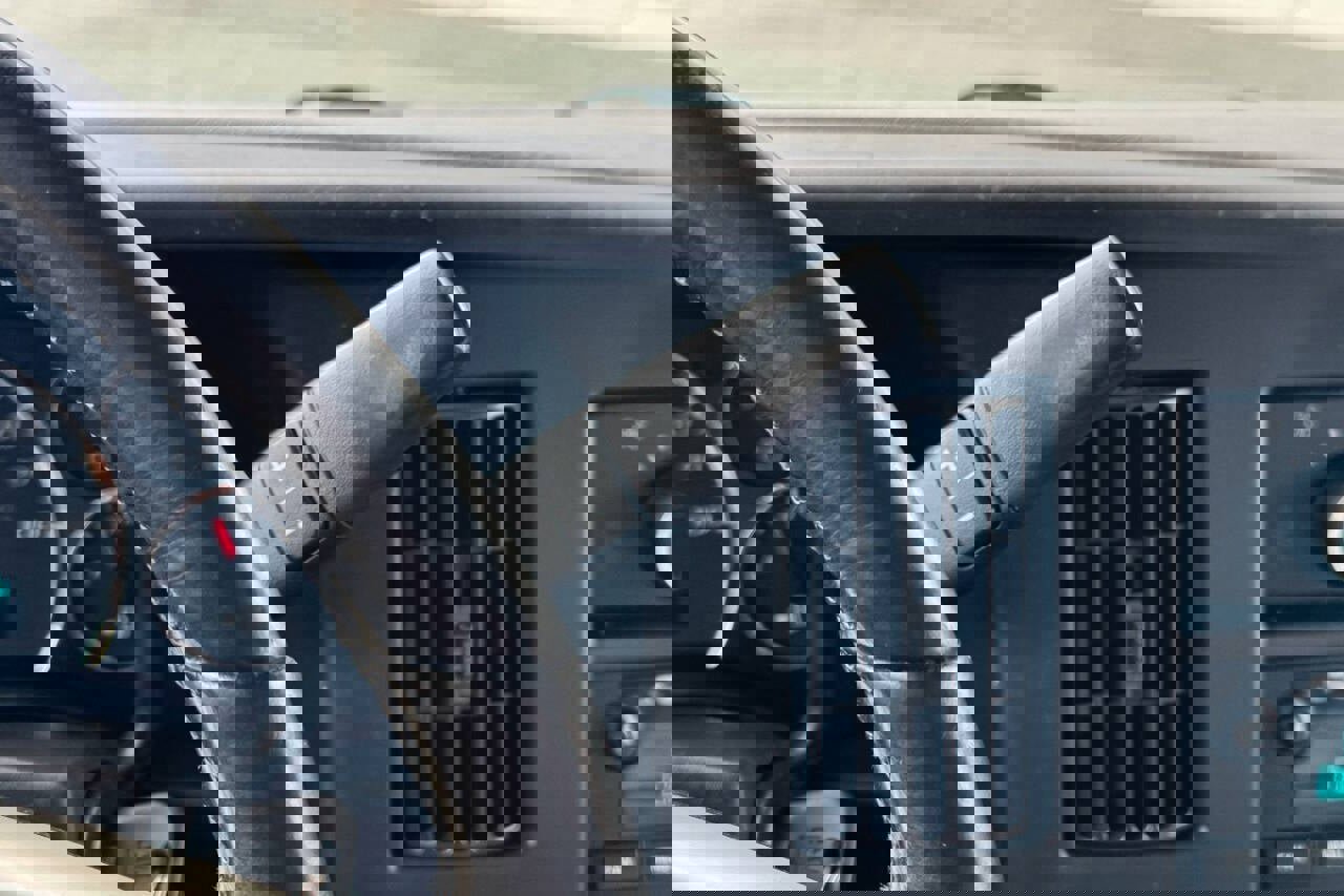 Used 2018 Chevrolet Express 2500 w/ Driver Convenience Package image 30