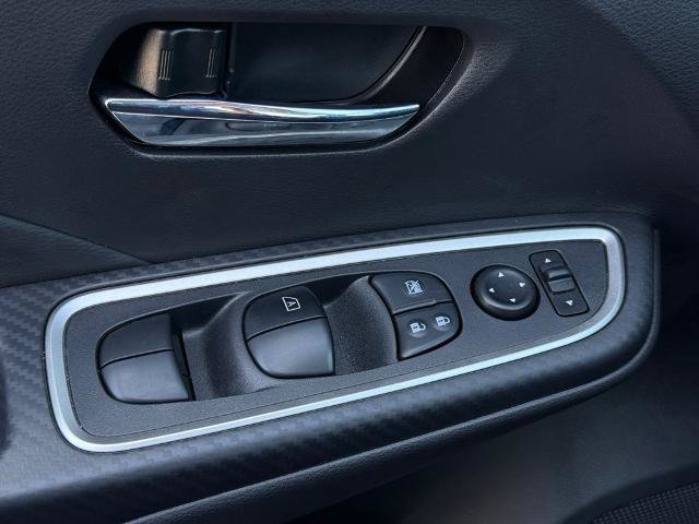 New 2025 Nissan Versa SR w/ Trunk Package FWD image 20