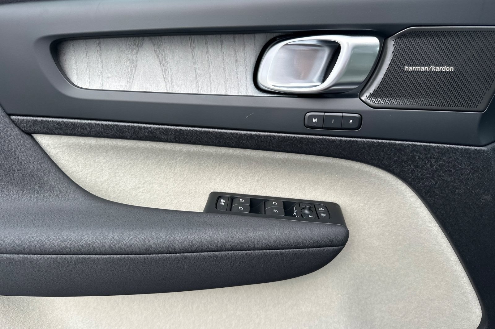 New 2026 Volvo XC40 B5 Ultra w/ Climate Package image 14