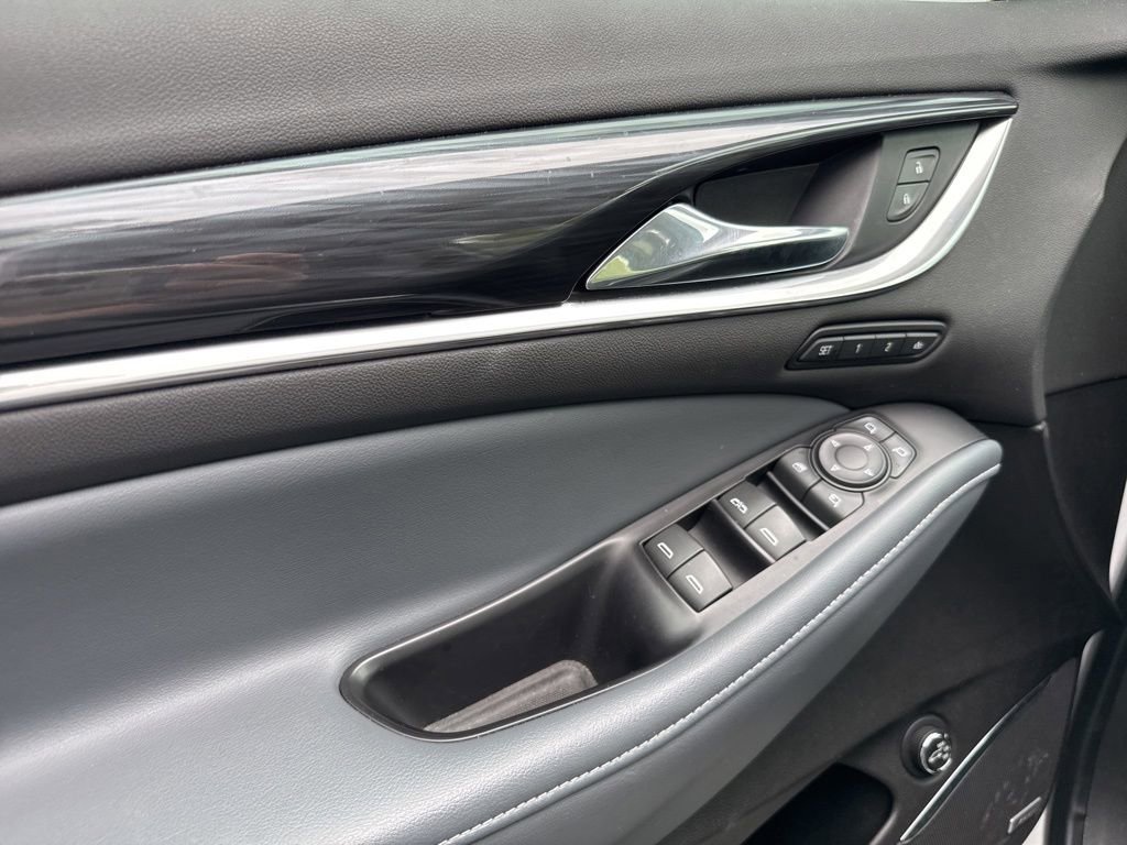 Used 2018 Buick Enclave Premium AWD/4WD image 19