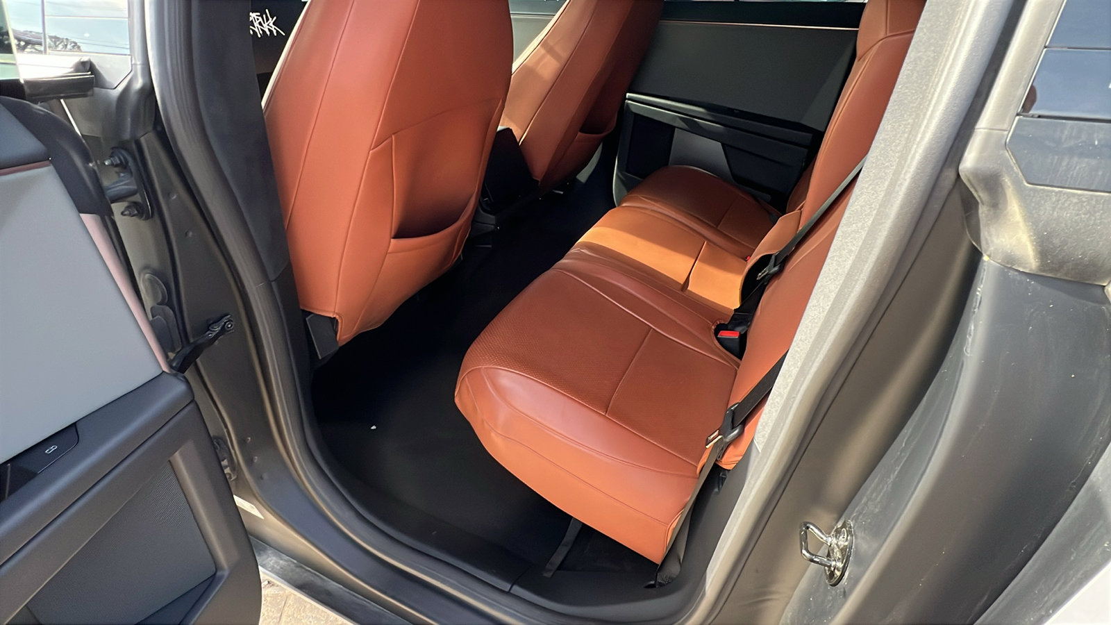 Used 2025 Tesla Cybertruck AWD Crew Cab image 23