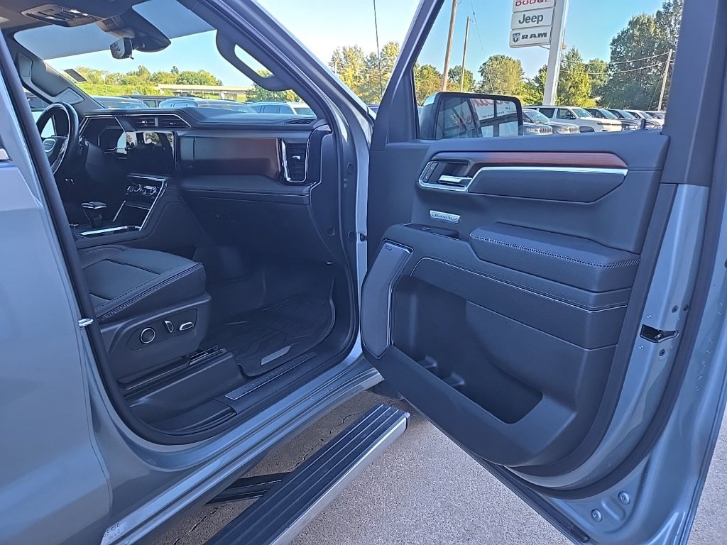 Used 2025 GMC Sierra 1500 Denali AWD/4WD image 25