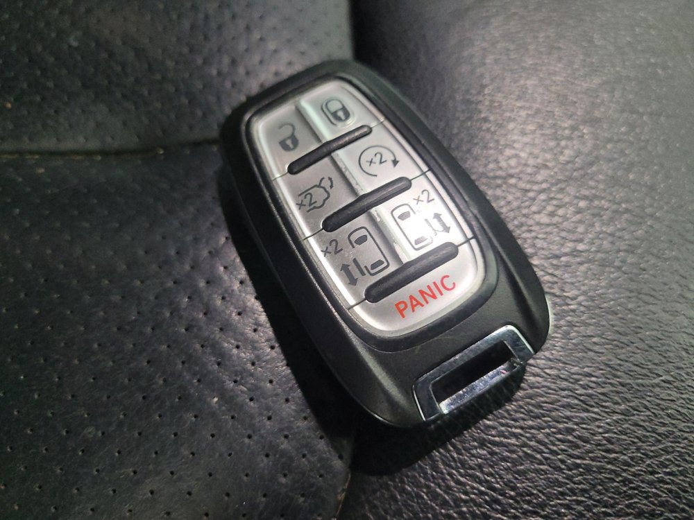 Used 2022 Chrysler Pacifica Touring-L FWD image 32