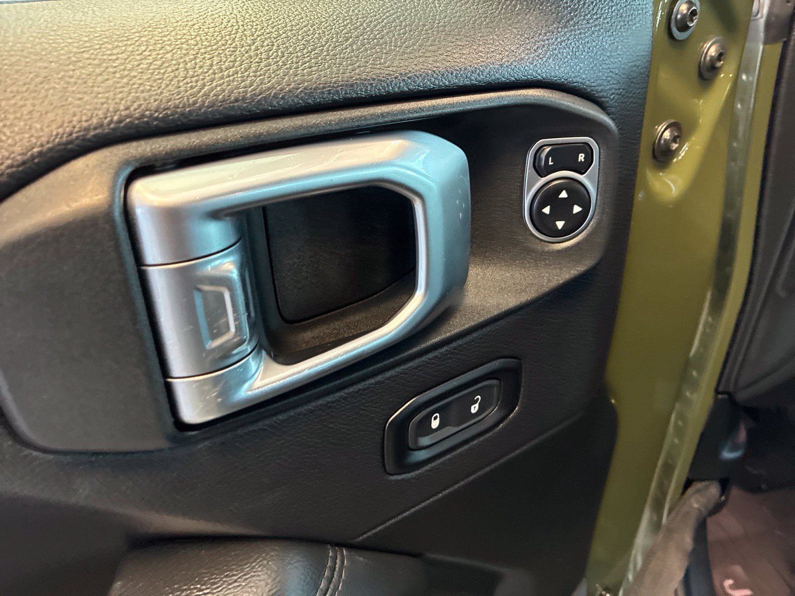 Used 2020 Jeep Wrangler Unlimited Sahara AWD/4WD image 16