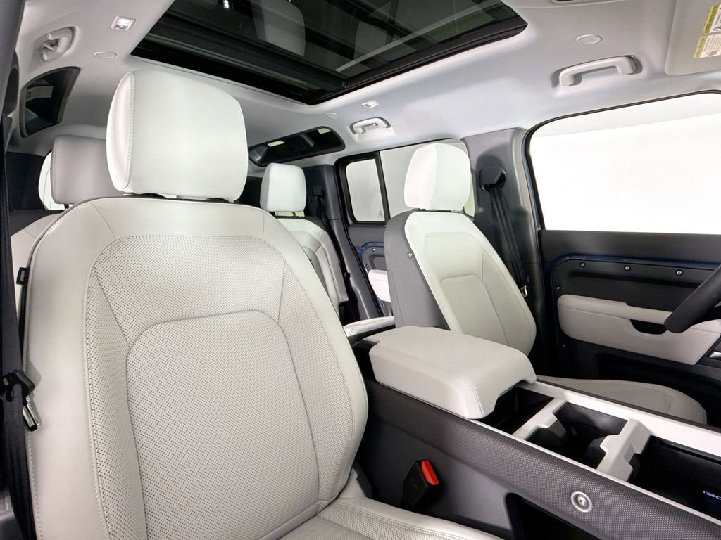 Used 2025 Land Rover Defender 110 S image 14