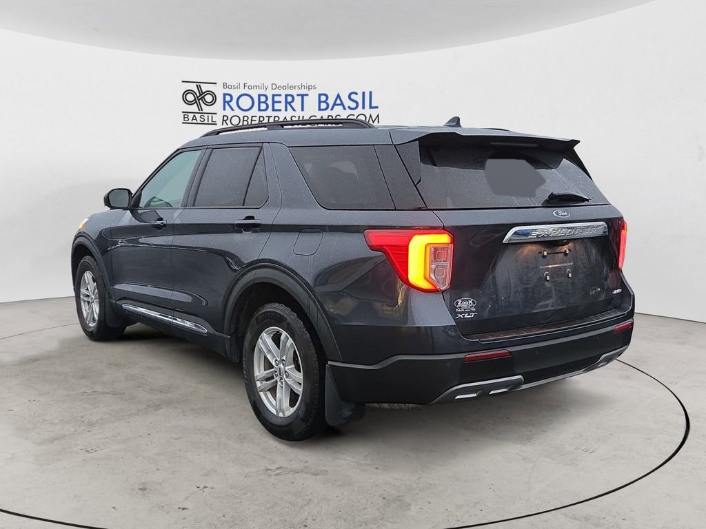 Used 2022 Ford Explorer XLT w/ Equipment Group 202A image 3