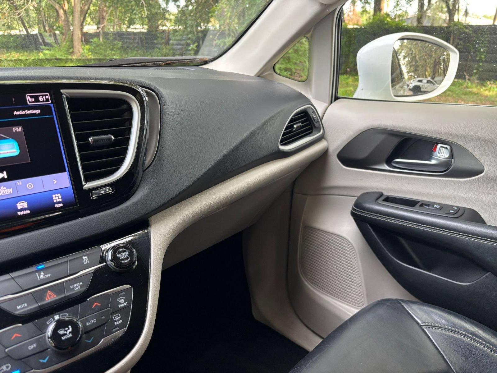 Used 2022 Chrysler Pacifica Touring-L FWD image 37