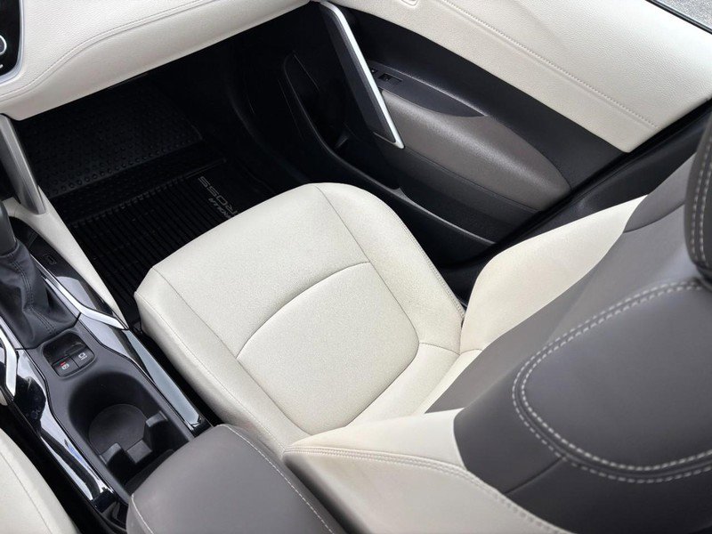 Used 2024 Toyota Corolla Cross XLE w/ Convenience Package image 15