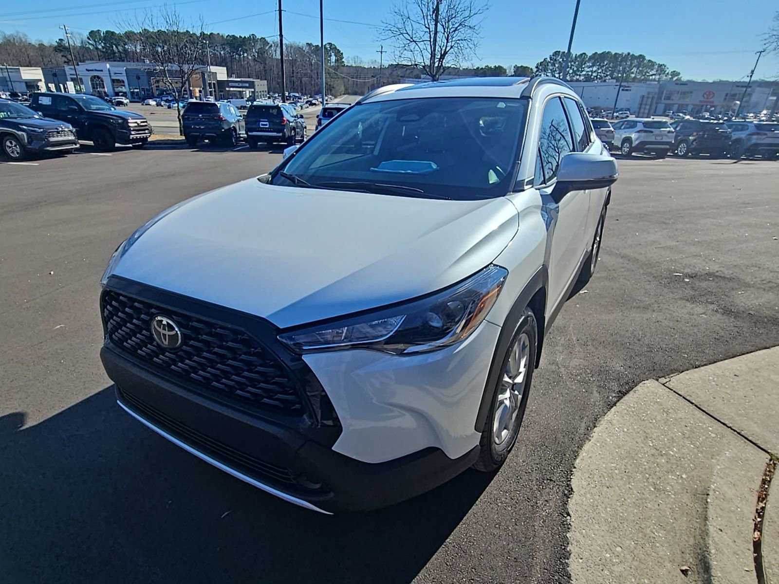 Used 2023 Toyota Corolla Cross LE image 7