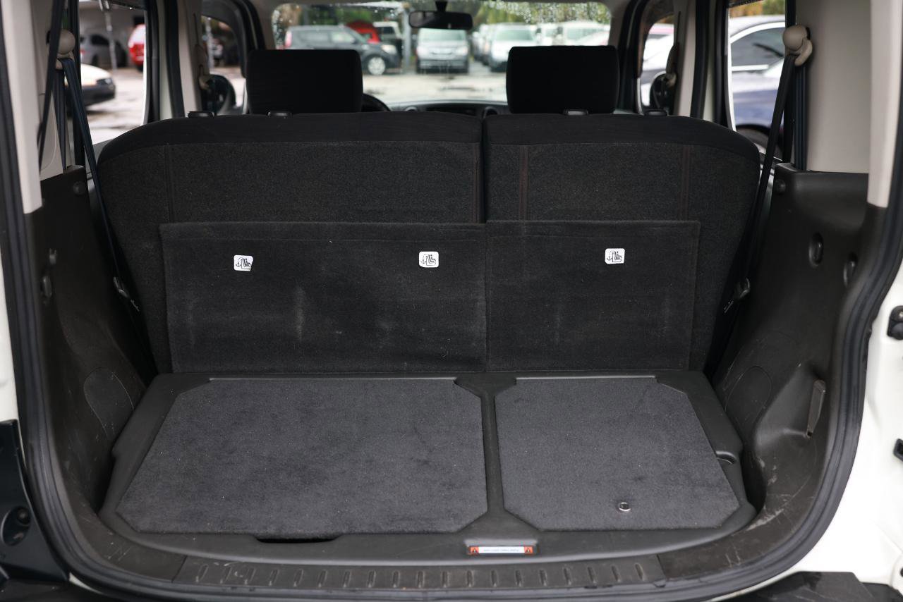 Used 2011 Nissan Cube 1.8 S w/ Interior Designer Pkg FWD image 22